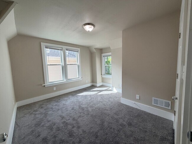 Building Photo - 2040 N 28th St