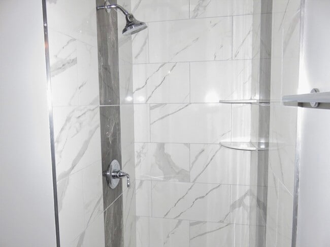 Building Photo - 32 Gale St