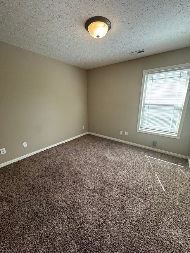 Building Photo - 3 Bedroom Single Family Home
