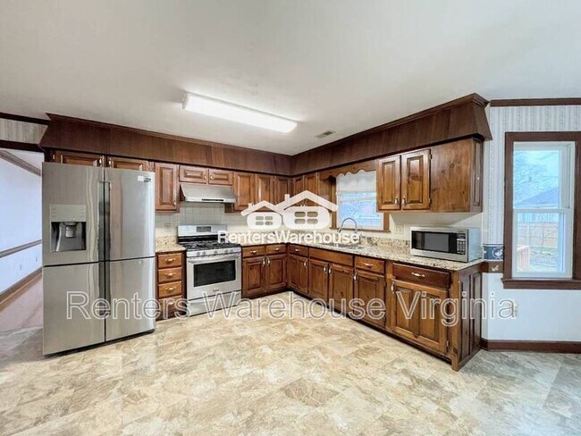 Building Photo - 352 Peace Haven Dr