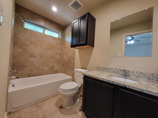 Building Photo - 6930 Lakeview Dr.