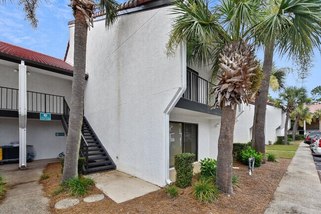 Building Photo - 11222 Hutchison Blvd