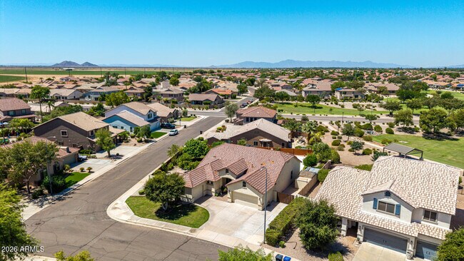 Building Photo - 2801 E Lindrick Dr