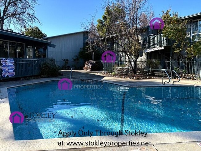 Building Photo - 1036 Oak Grove Rd