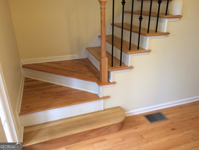 Building Photo - 135 Woodbriar