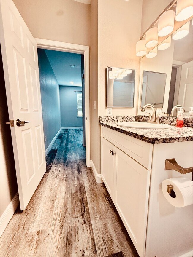 Building Photo - 2 Bed/2 Bath Condo with Garage in Lakes at Viera East