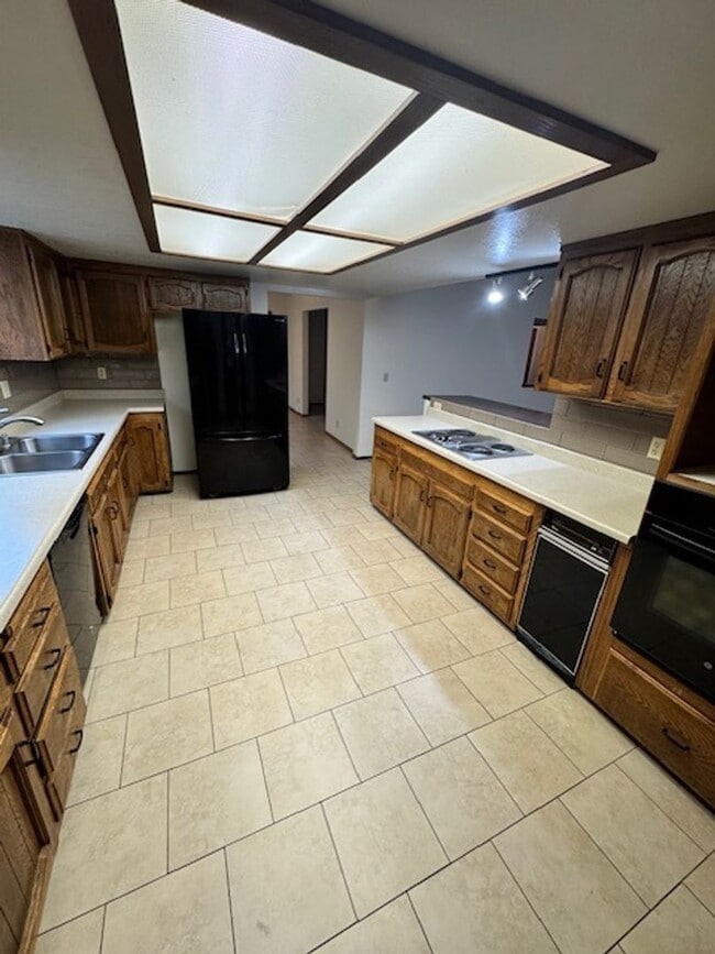 Building Photo - West Redding Home