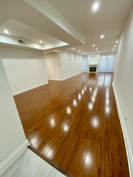 living room - 910 S Bedford St