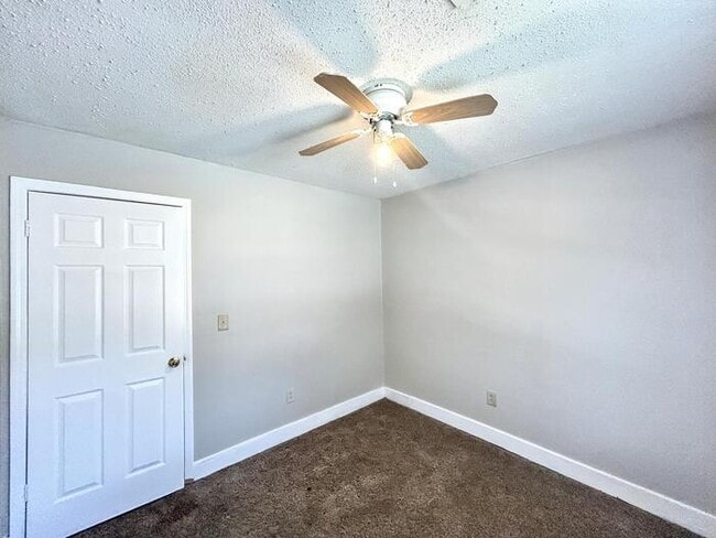 Building Photo - 3582 Kensett Dr