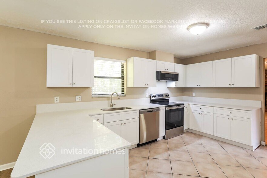 Building Photo - 8323 Country Creek Blvd