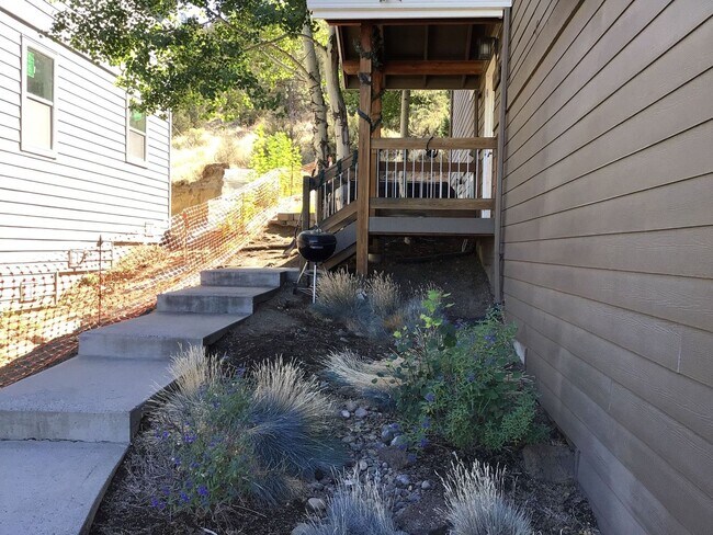 Building Photo - 1761