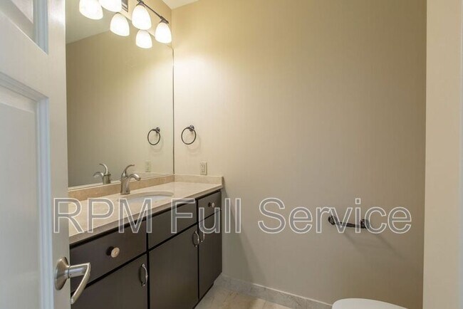 Building Photo - 110 31st Ave N