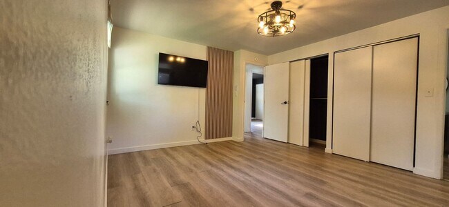 Building Photo - 319 Orchard Dr