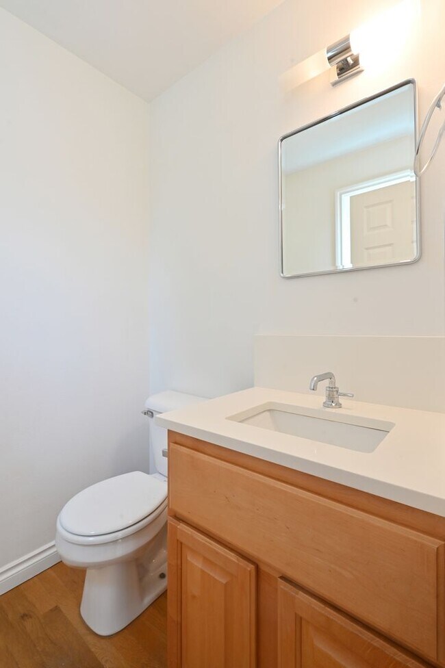 Building Photo - 3-Story Greenlake Home - Private Yard and ...
