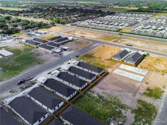 Building Photo - 25 N Onyx Ave