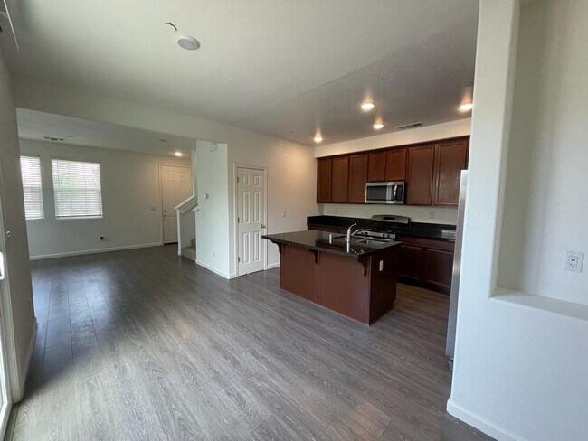 Building Photo - 3963 Samuelson Way