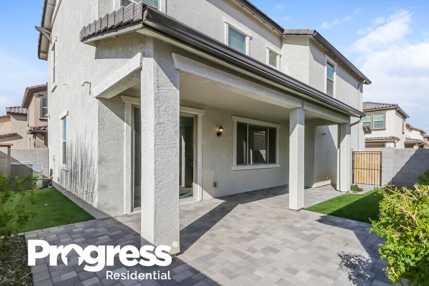 Building Photo - 1563 S Loren Ln