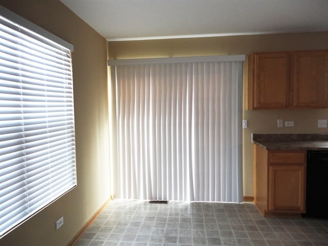 Building Photo - 609 Circle Dr