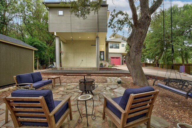Building Photo - 2608 Del Curto Rd