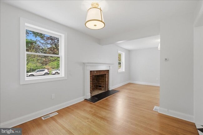 Building Photo - 5736 8th Rd N