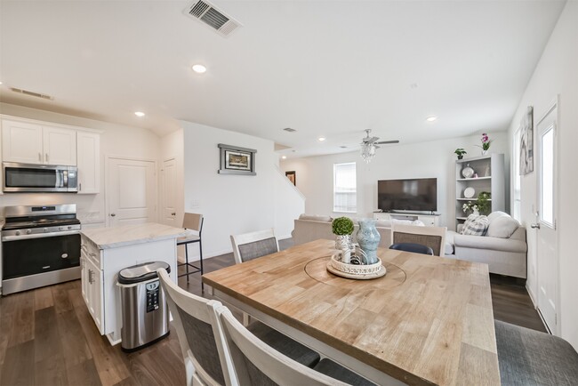 Building Photo - 26407 Red Clover Dr