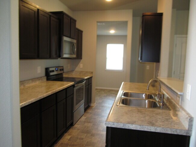 Building Photo - 3 BEDROOM, CONVENIENT TO SCOTT & WHITE