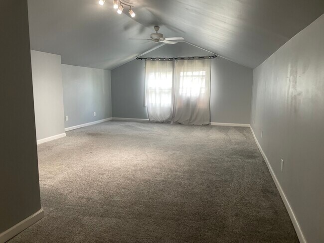 Building Photo - 410 N Clifton Ave