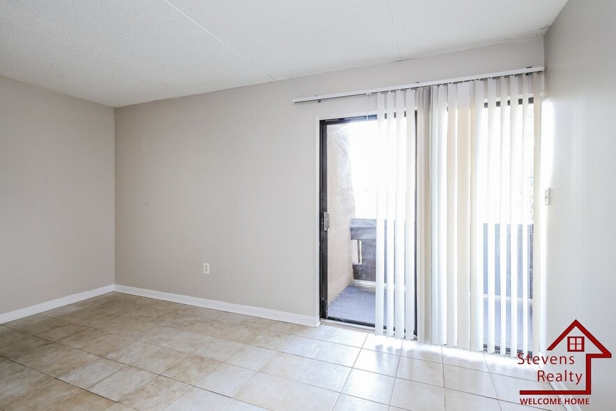 Building Photo - 915 S Seminole Dr