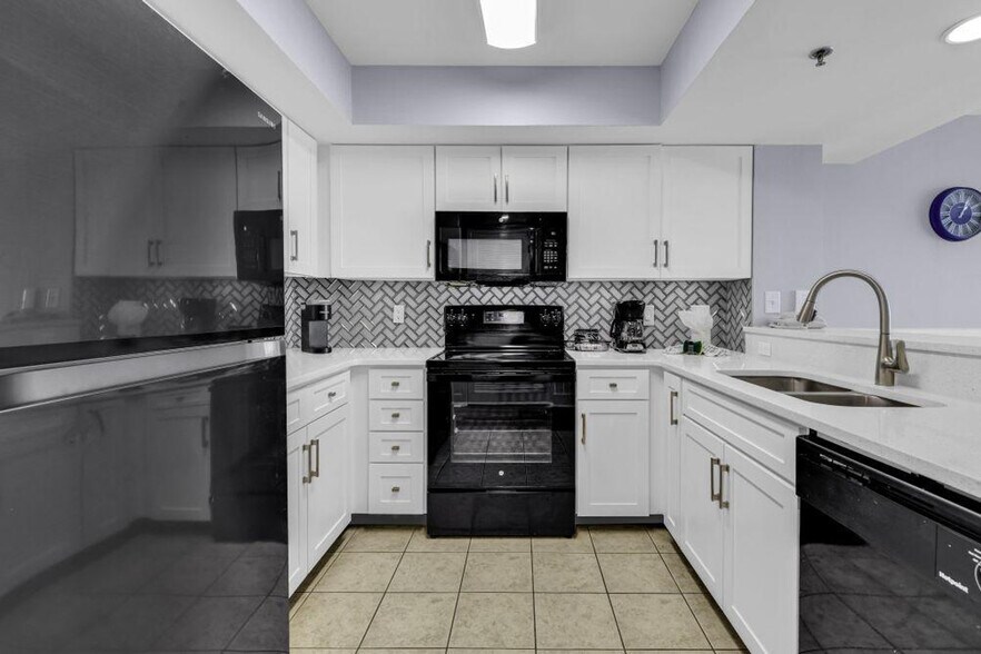 Building Photo - 2506 N Ocean Blvd