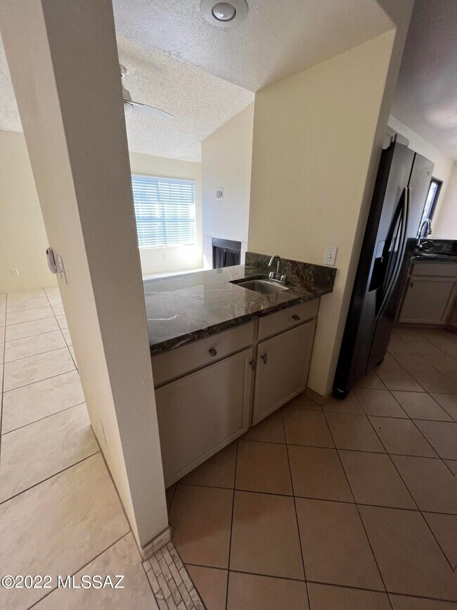 Building Photo - 6451 N Tierra De Las Catalinas