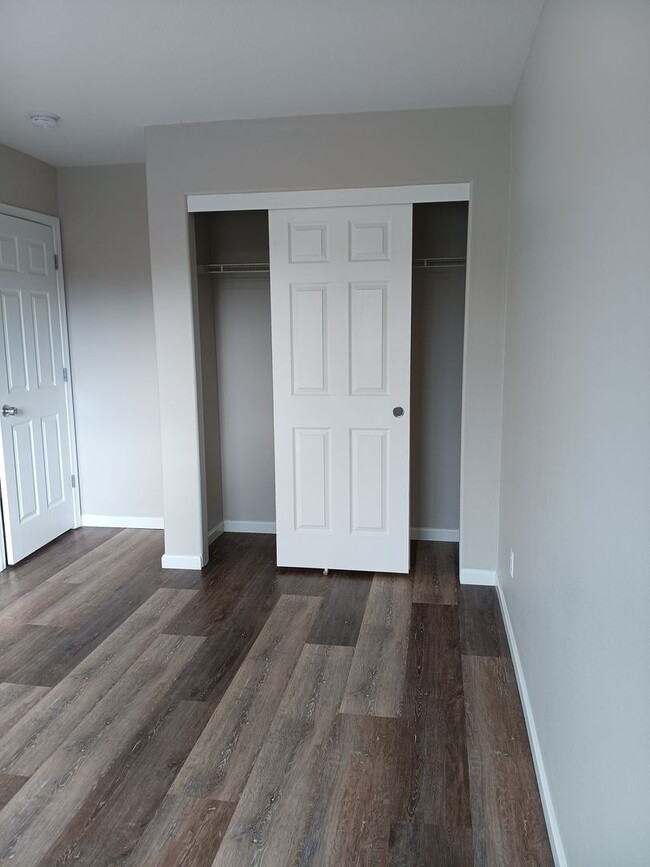 Building Photo - Recently Remodeled House is Now Avialable!