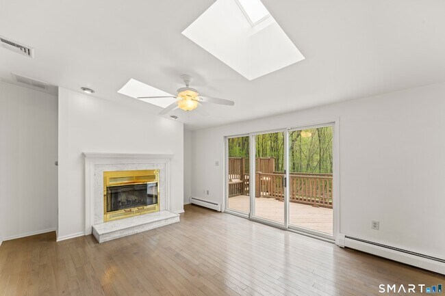 Building Photo - 89 Cranbury Dr