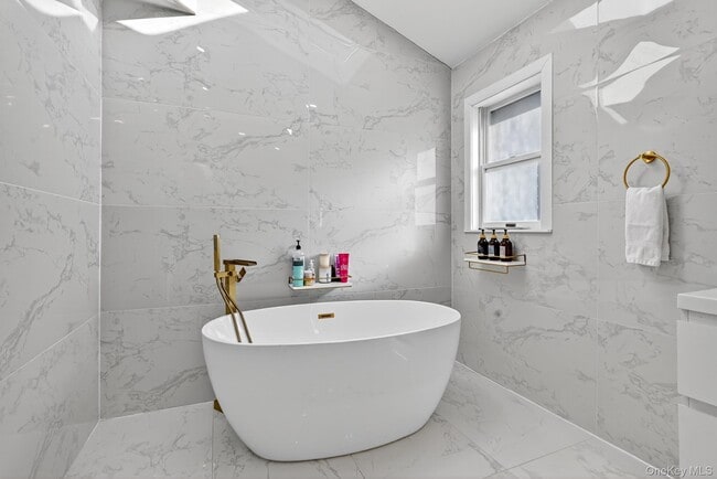 Building Photo - 66 Murray Dr