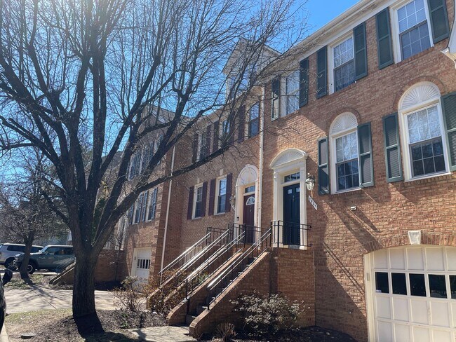 Building Photo - Luxurious And Spacious 3 Bed 2 Bath Brick Townhouse In Tysons Station