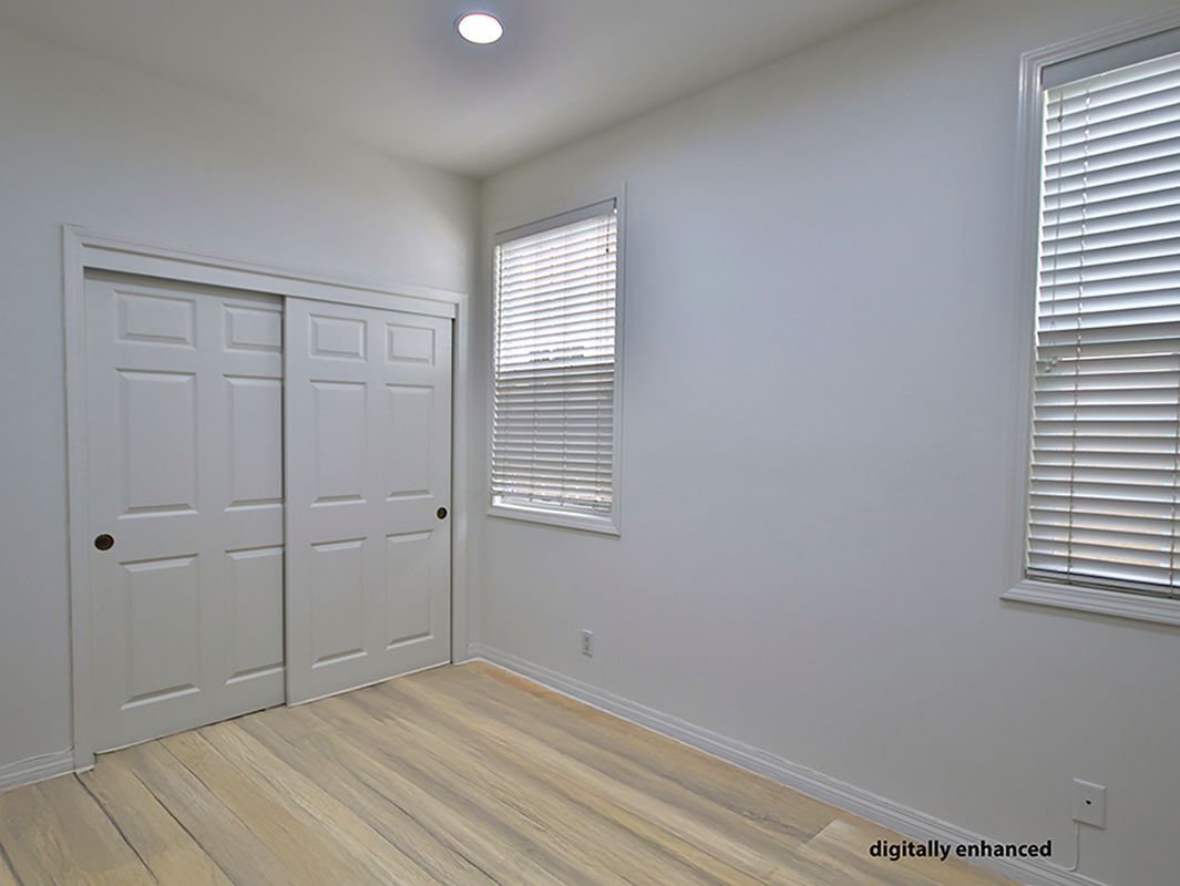 Building Photo - 504 Dahlia Pl