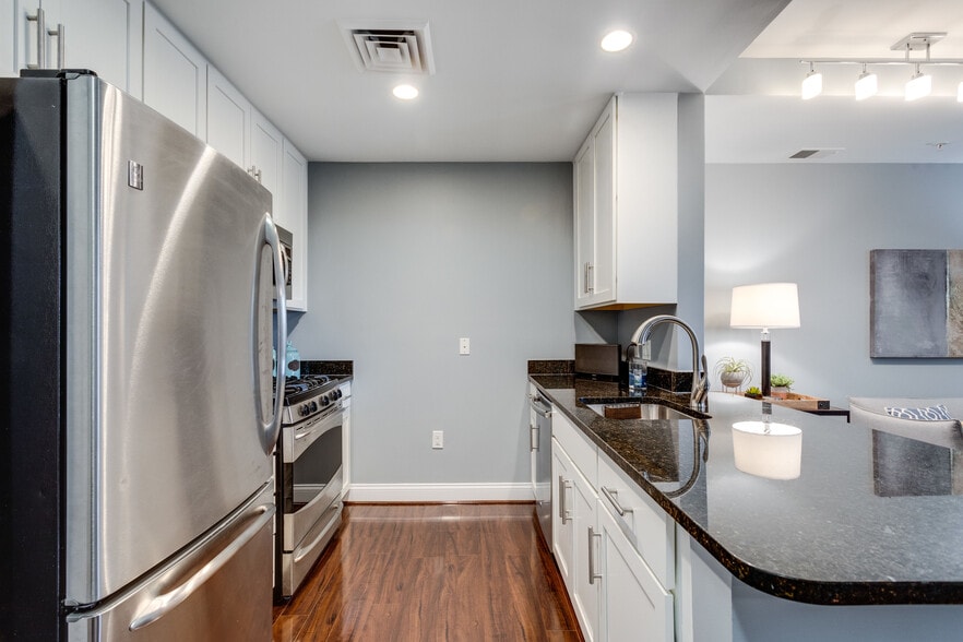 Kitchen Area - 1111 Oronoco St