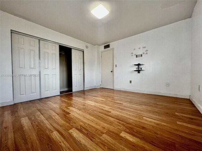 Building Photo - 424 SW 7th St