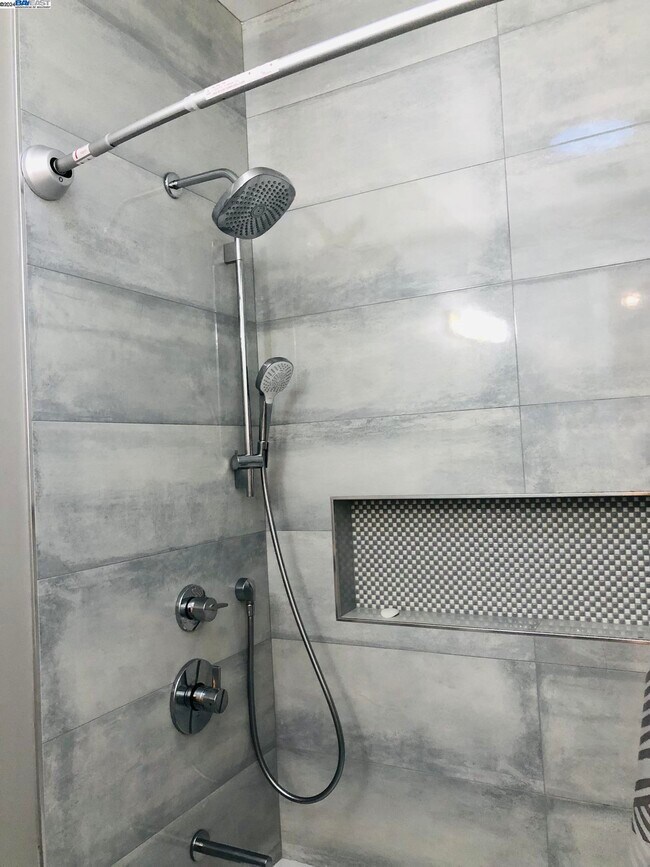 Building Photo - 466-4B1 Ruthven,Palo Alto CA 94301