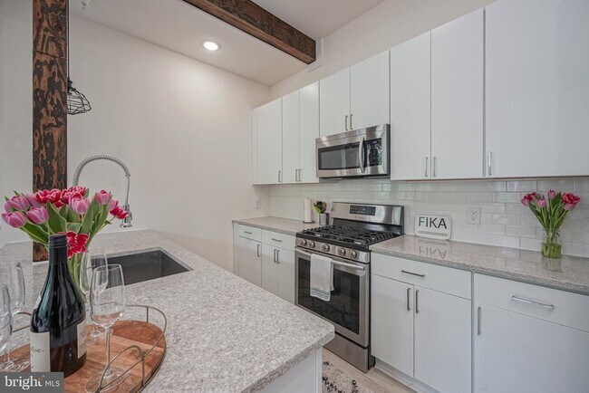 Building Photo - 1508 N Mascher St