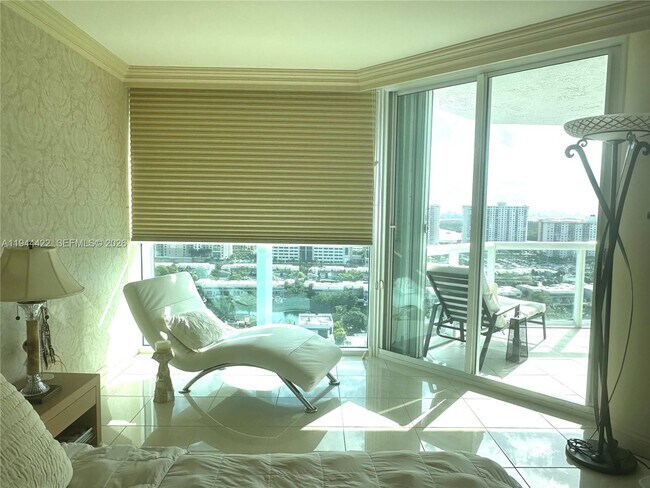 Building Photo - 16500 Collins Ave