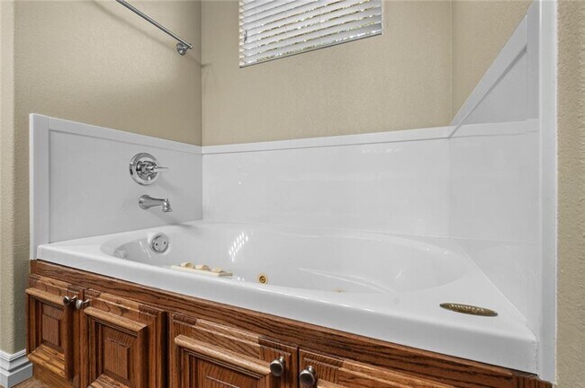 Building Photo - 99 Buckingham Dr