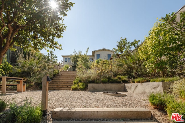 Building Photo - 1097 W Kensington Rd