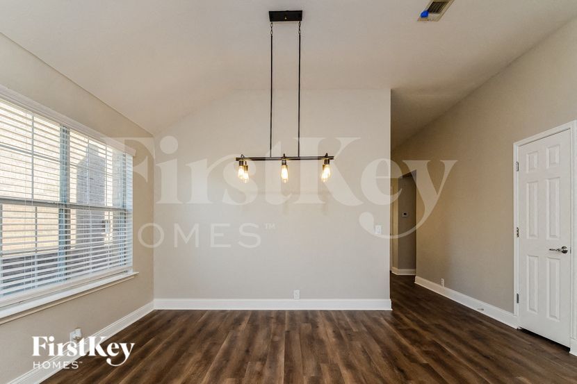 Building Photo - 8828 Yosemite Trail