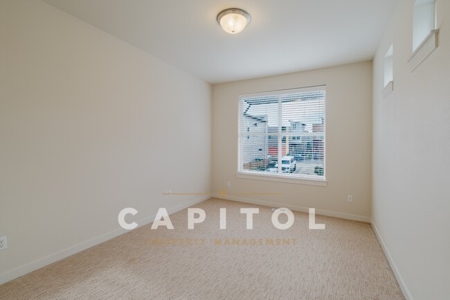 Building Photo - 3166 Vista Verde Ln SW