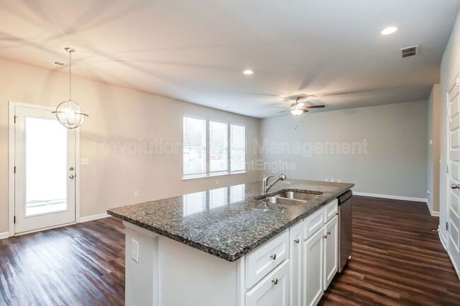 Building Photo - 112 Hunts Ml Cir