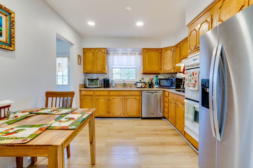 Kitchen - 9215 Cherrytree Dr