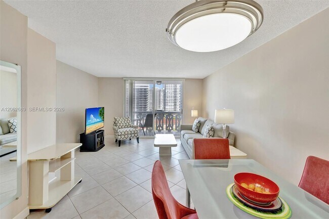 Building Photo - 3113 S Ocean Dr