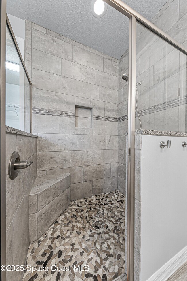Building Photo - 7544 Loren Cove Dr