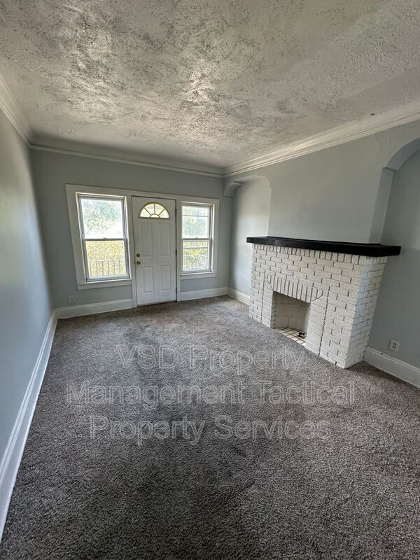 Building Photo - 3281 E 143rd St