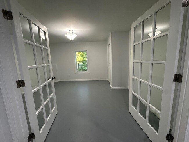 Building Photo - 1925 Heatherton Rd